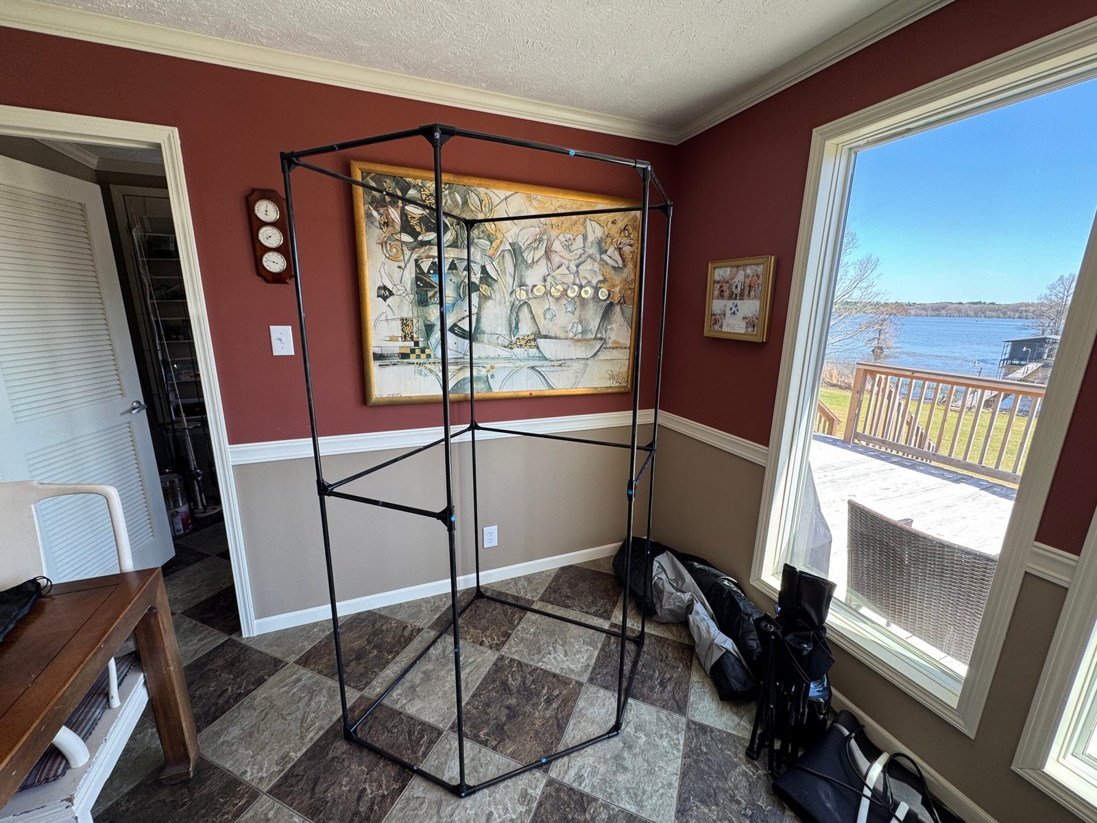 Bennett Carby assembling the frame of the saunabox smartsteam pro